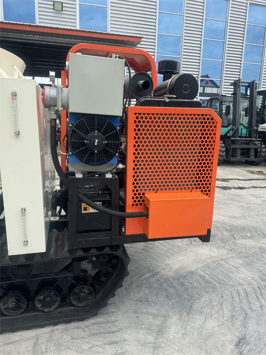 履帶式混凝土攪拌運(yùn)輸車